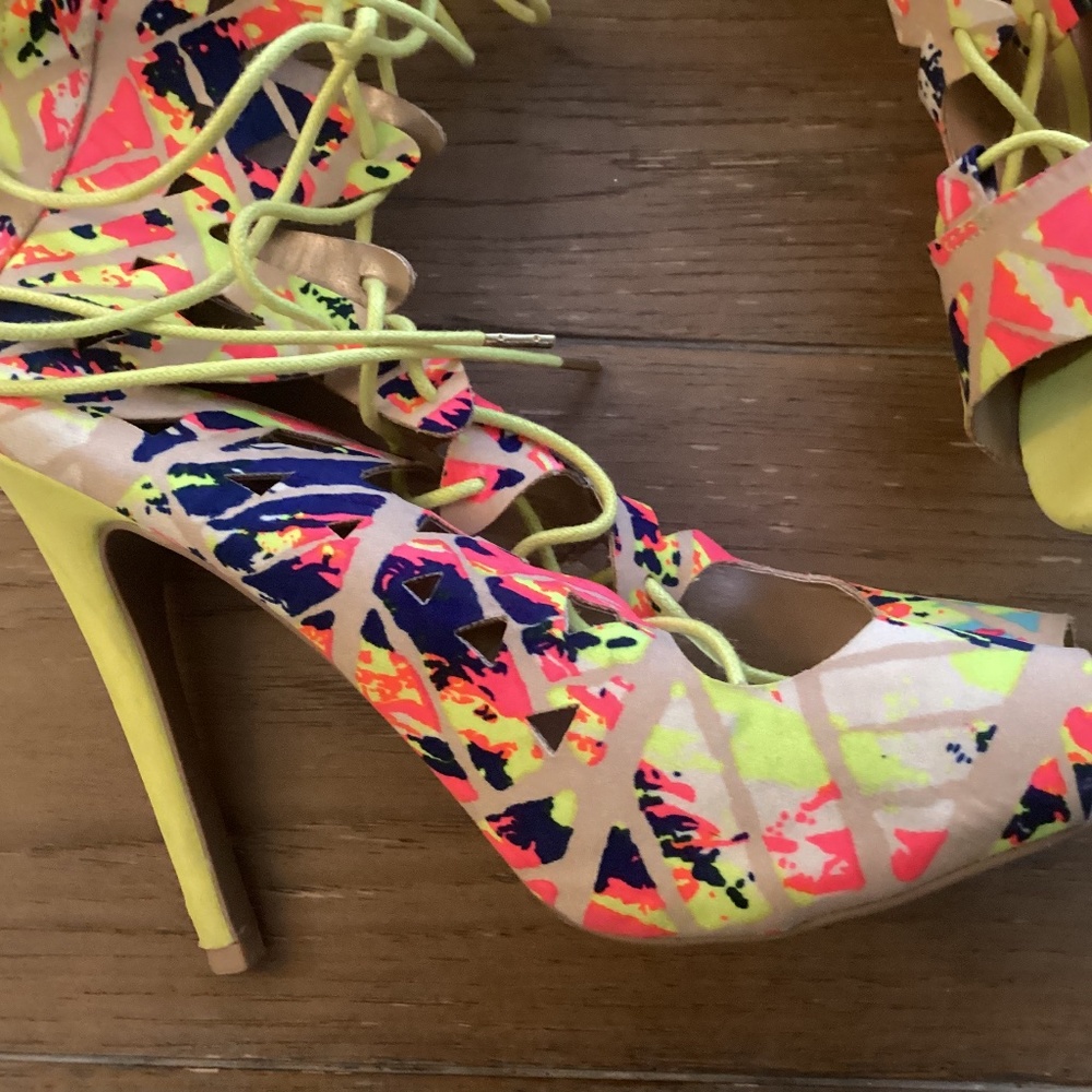 Tie up heels